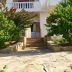 Apartman Avra & *