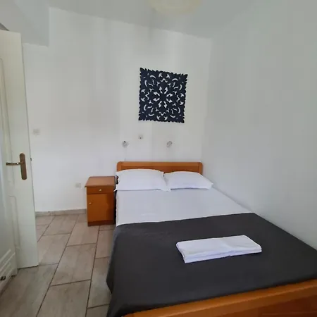 Apartment Avra &
