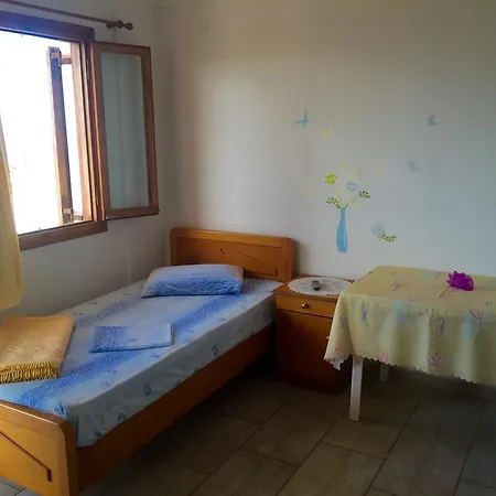 Avra & Apartament Frý